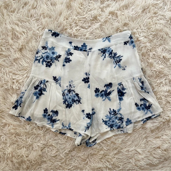 NWT moon river Centaurea Floral Shorts white and blue high waist viscose size S - Picture 9 of 10